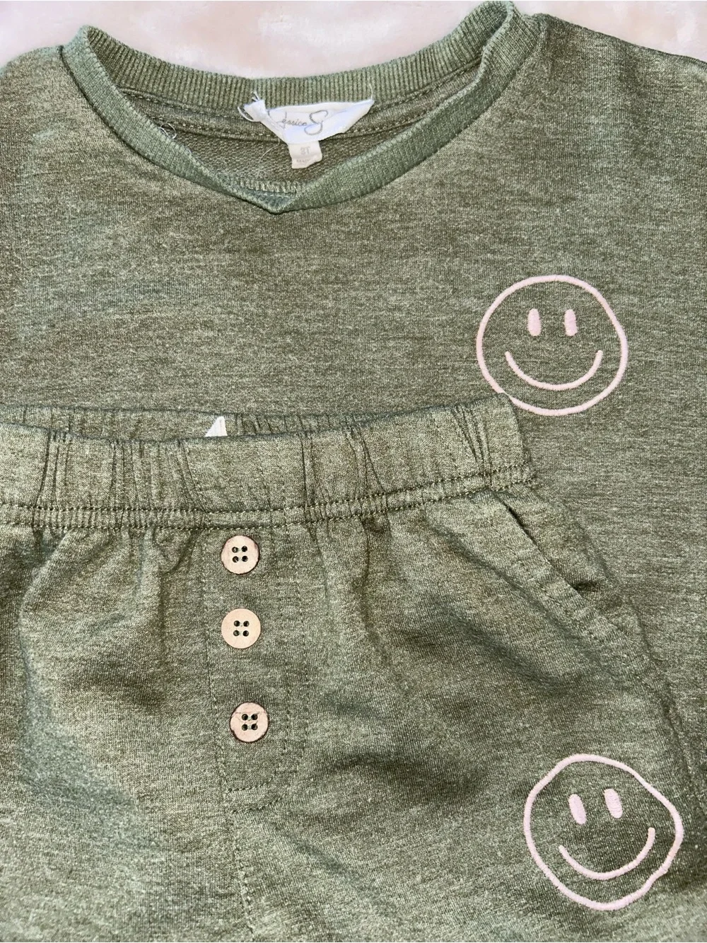 Jessica Simpson Olive Green Smiley Short Sleeve Sweatshirt & jogger pants Sz 3T